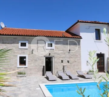 OTOK KRK, OKOLICA DOBRINJA - ADAPTIRANA STARINA S BAZENOM, 140 m2