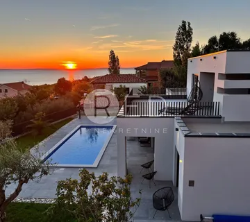 RTINA LUKSUZNA VILA S BAZENOM - cover