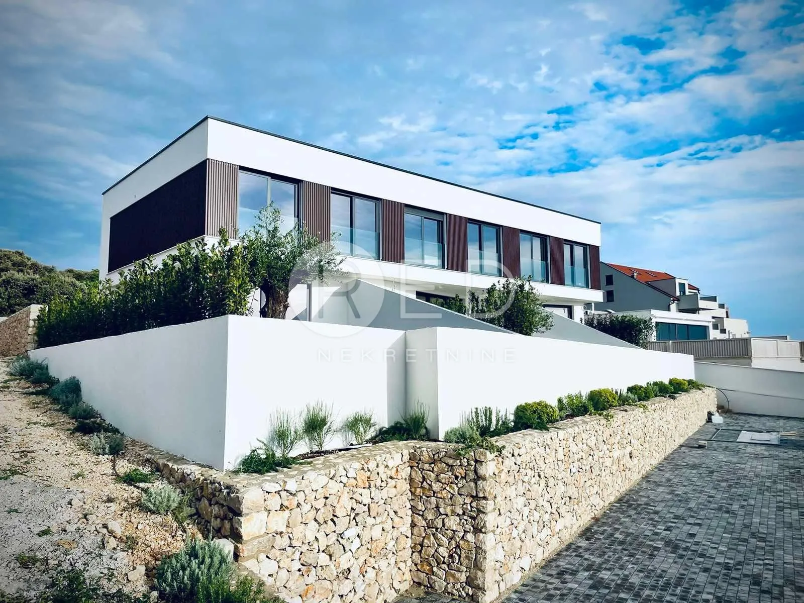 MANDRE STAN S BAZENOM U VILLI  - cover