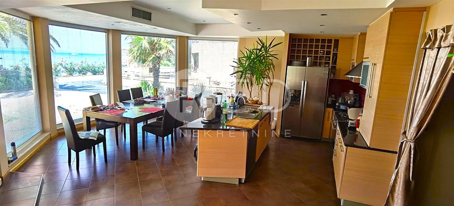 STAN 5 METARA OD MORA, 216 M2 - PRIVLAKA, ZADARSKA - cover