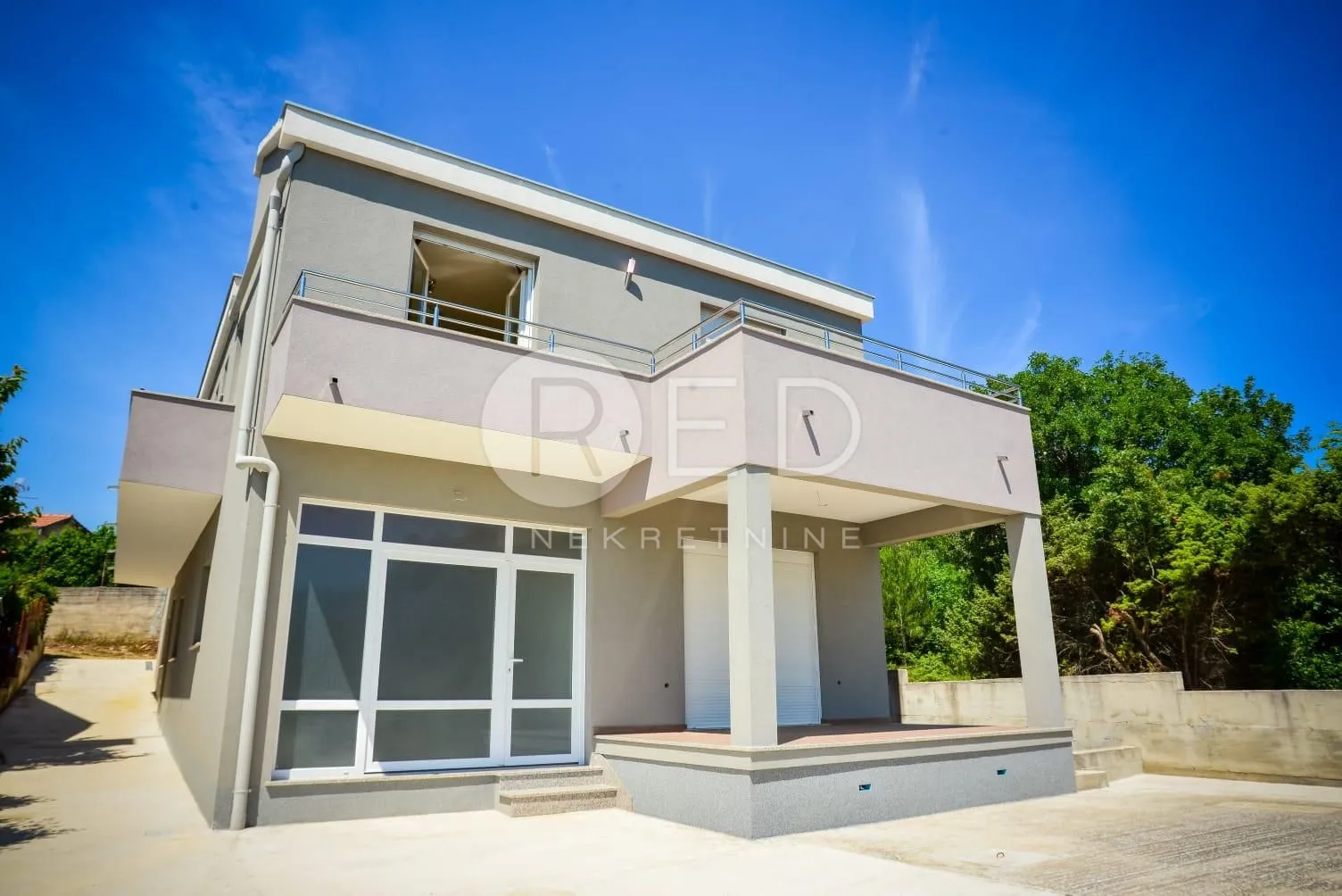 KUĆA S 4 ČETIRI APARTMANA U PRIDRAGI KOD ZADRA, 100 M OD MORA - cover