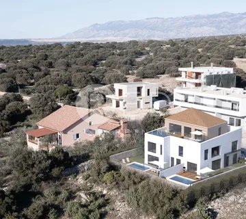 MANDRE PENTHOUSE S KROVNOM TERASOM I BAZENOM - cover