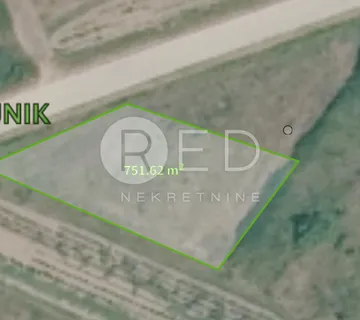 ZEMUNIK GRAĐEVINSKO ZEMLJIŠTE U NEIZGRAĐENOM DIJELU - cover