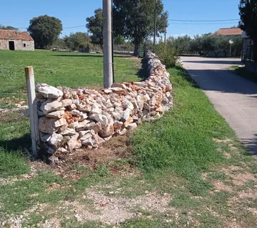 GRAĐEVINSKO ZEMLJIŠTE 1041 M2 - SUKOŠAN (GORICA), OČIŠĆENO I PORAVNATO - cover
