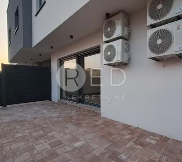 VODICE DVOETAŽNI STAN 115m2 BLIZU PLAŽE - cover