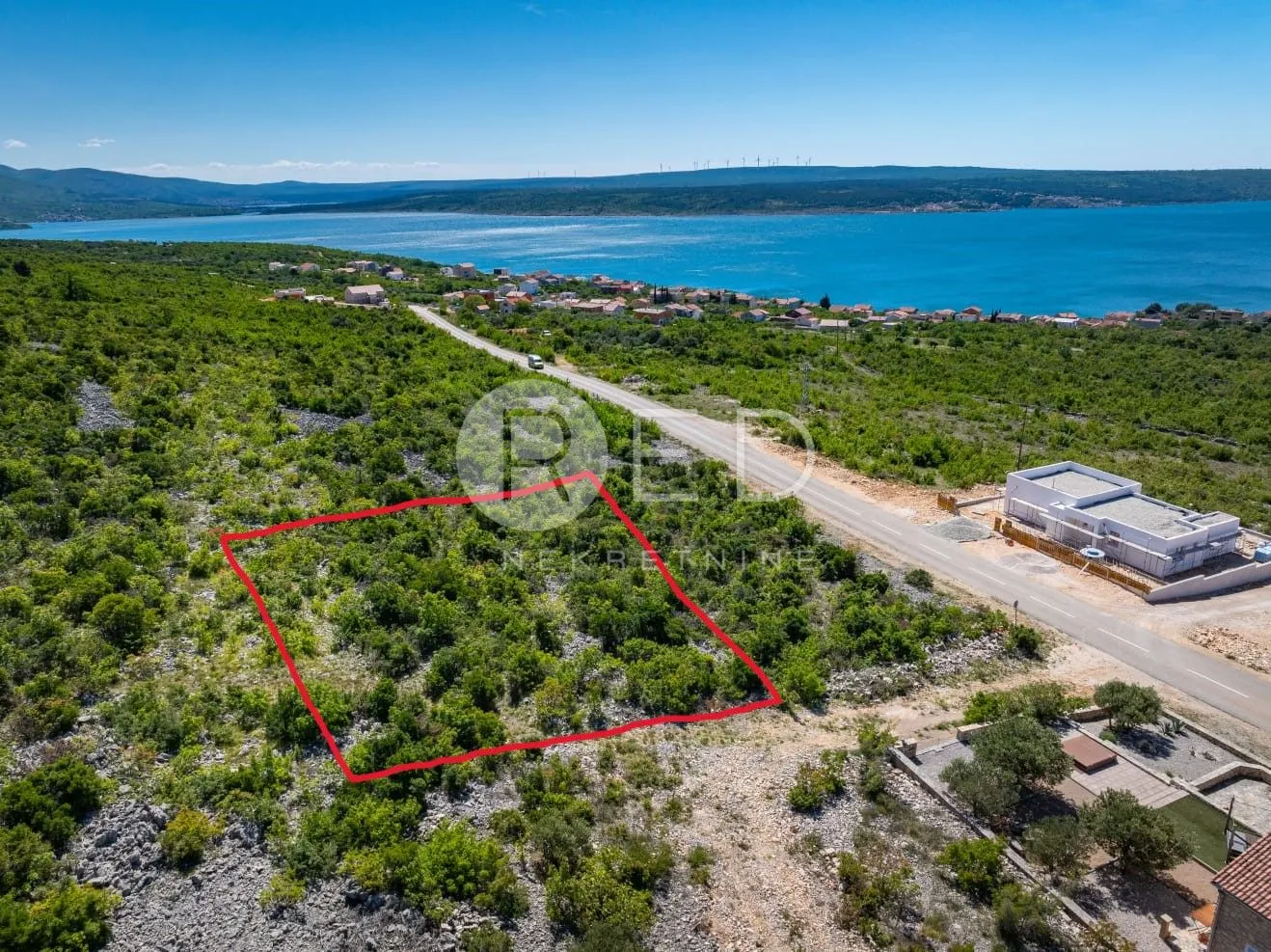 Građevinsko zemljište 700 m2 s projektom - Maslenica - cover