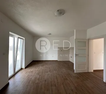 NOVOIZGRAĐENA KUĆA U SMILČIĆU - cover