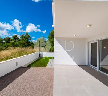 POSEDARJE ATRAKTIVAN STAN S1 89.0 m2 S POGLEDOM NA MORE I VELEBIT - USELJIVO ODMAH! - cover