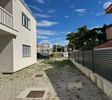  APARTMAN U BLIZINI MORA NA PRODAJU - PRIVLAKA - cover