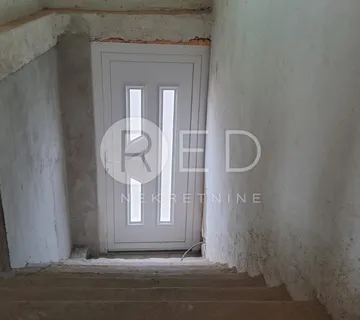 POŽEGA STAN U KUĆI 1.KAT+NOVA PVC STOLARIJA - cover