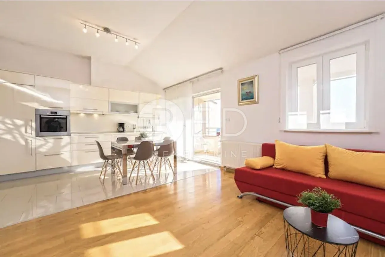 ODLIČAN STAN S POGLEDOM NA MORE - cover