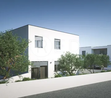 STAN S DVIJE ETAŽE I DVORIŠTEM S3 - VRSI, ZADARSKA - cover