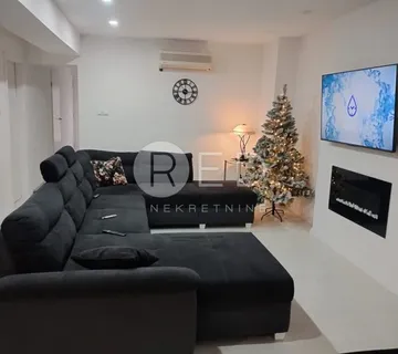 Kuća s 2 stana i pomoćnim objektom u blizini plaže - PRIVLAKA, ZADARSKA - cover