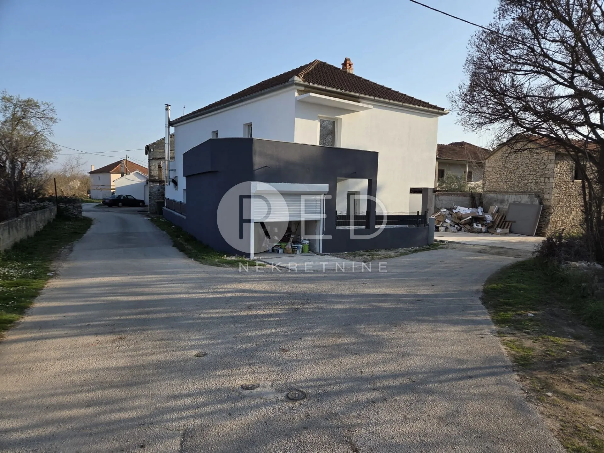 ODLIČNA PRILIKA! TROSOBAN STAN U ZEMUNIKU DONJEM, ZADAR - cover