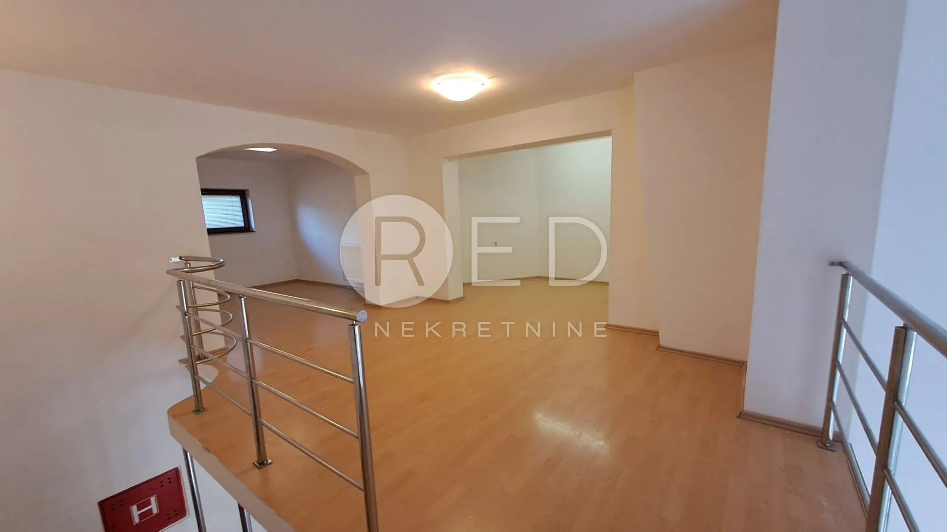 POŽEGA POSLOVNI PROSTOR 80m2 CENTAR+PARKING - cover