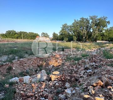 OTOK KRK, OKOLICA DOBRINJA - ZEMLJIŠTE NA MIRNOJ LOKACIJI, 978 m2 - cover