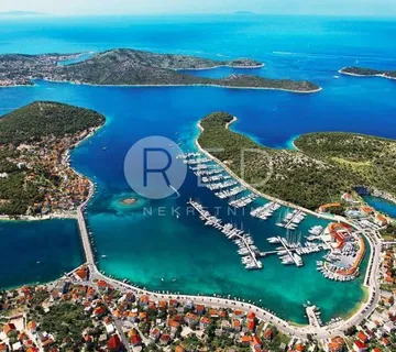 ROGOZNICA - ZEMLJIŠTE S POTENCIJALOM U BLIZINI MARINE FRAPA - cover