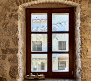 FUNTANA KUĆA S POGLEDOM NA MORE - cover