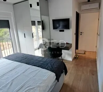 OTOK PAG, POVLJANA KUĆA SA BAZENOM BLIZU MORA - cover