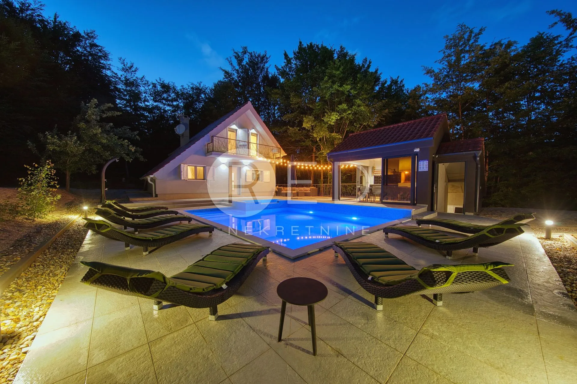 PREKRASNA KUĆA S BAZENOM I KONOBOM - GRAČAC, RIČICE - cover