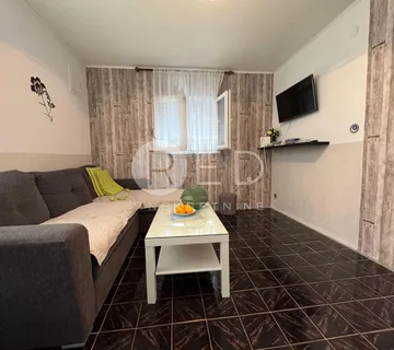 PRODAJA KUĆE/VIKENDICE NA OTOKU VIRU - 4 APARTMANA - cover