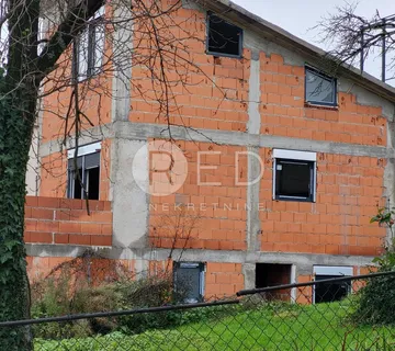 MAKSIMIR KUĆA S DVA STANA I GARAŽOM - cover