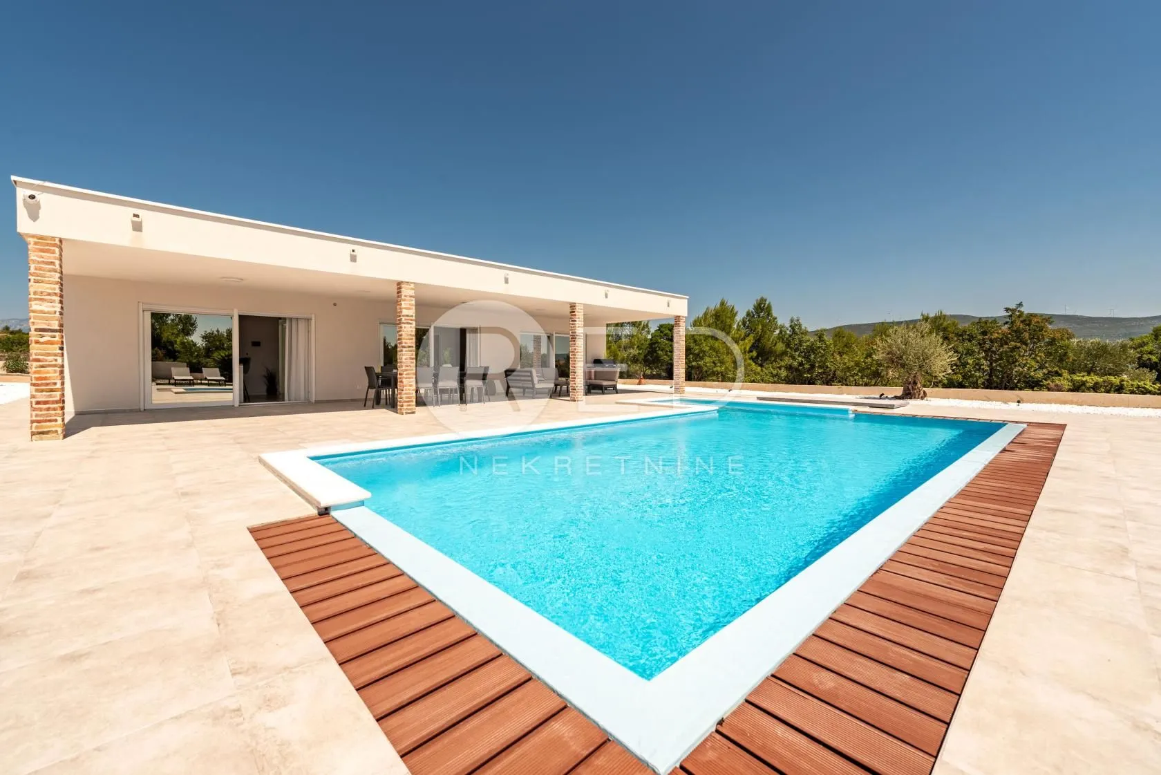 PREKRASNA VILA S BAZENOM I 4 SPAVAĆE SOBE - PRIDRAGA, ZADARSKA - cover