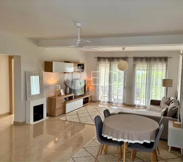 STAN SA TERASOM I VRTOM BLIZU MORA - PETRČANE, ZADAR - cover