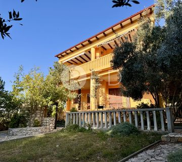 KUĆA 4 APARTMANA KOLAN-OTOK PAG - cover