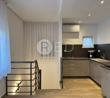 DVOETAŽNI STAN 100 M2 S VELIKOM TERASOM I POGLEDOM - MELADA, ZADAR - cover