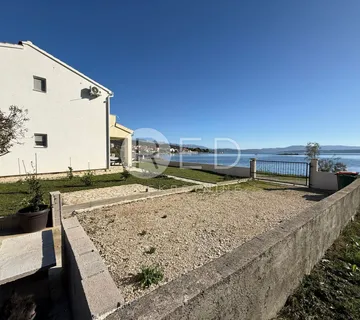 KUĆA PRVI RED DO MORA - POSEDARJE, ZADARSKA - cover