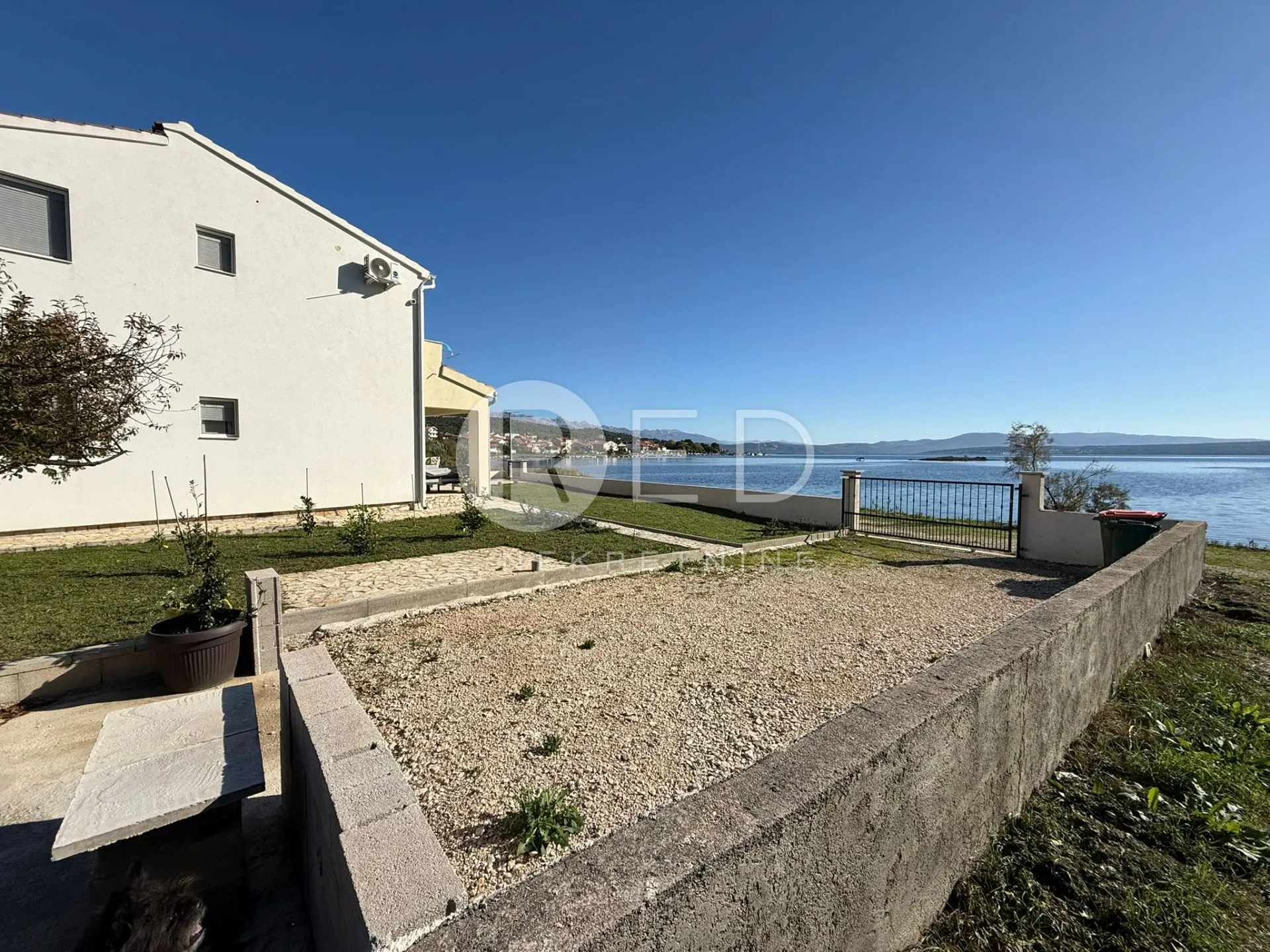 KUĆA PRVI RED DO MORA - POSEDARJE, ZADARSKA - cover