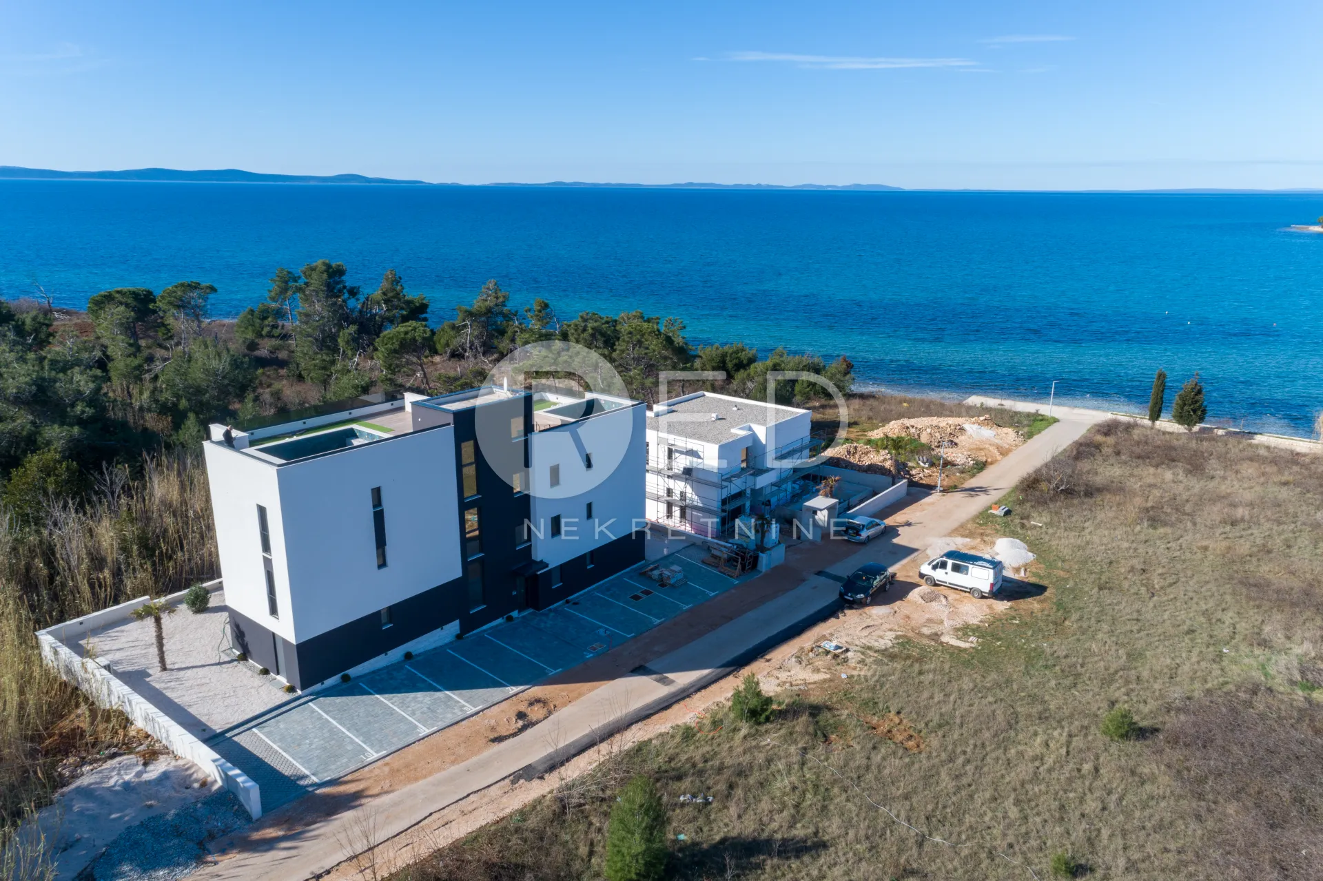 ZADAR, PRIVLAKA, NOVOGRANJA 50M OD MORA! - cover