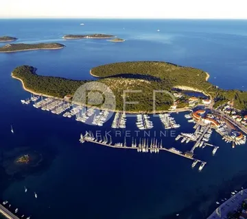 EKSKLUZIVNO ZEMLJIŠTE U ROGOZNICI PRVI RED DO MORA  - cover