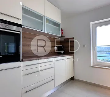 Otok Cres, Cres - dvoetažni stan, 4S+2DB, 193 m2