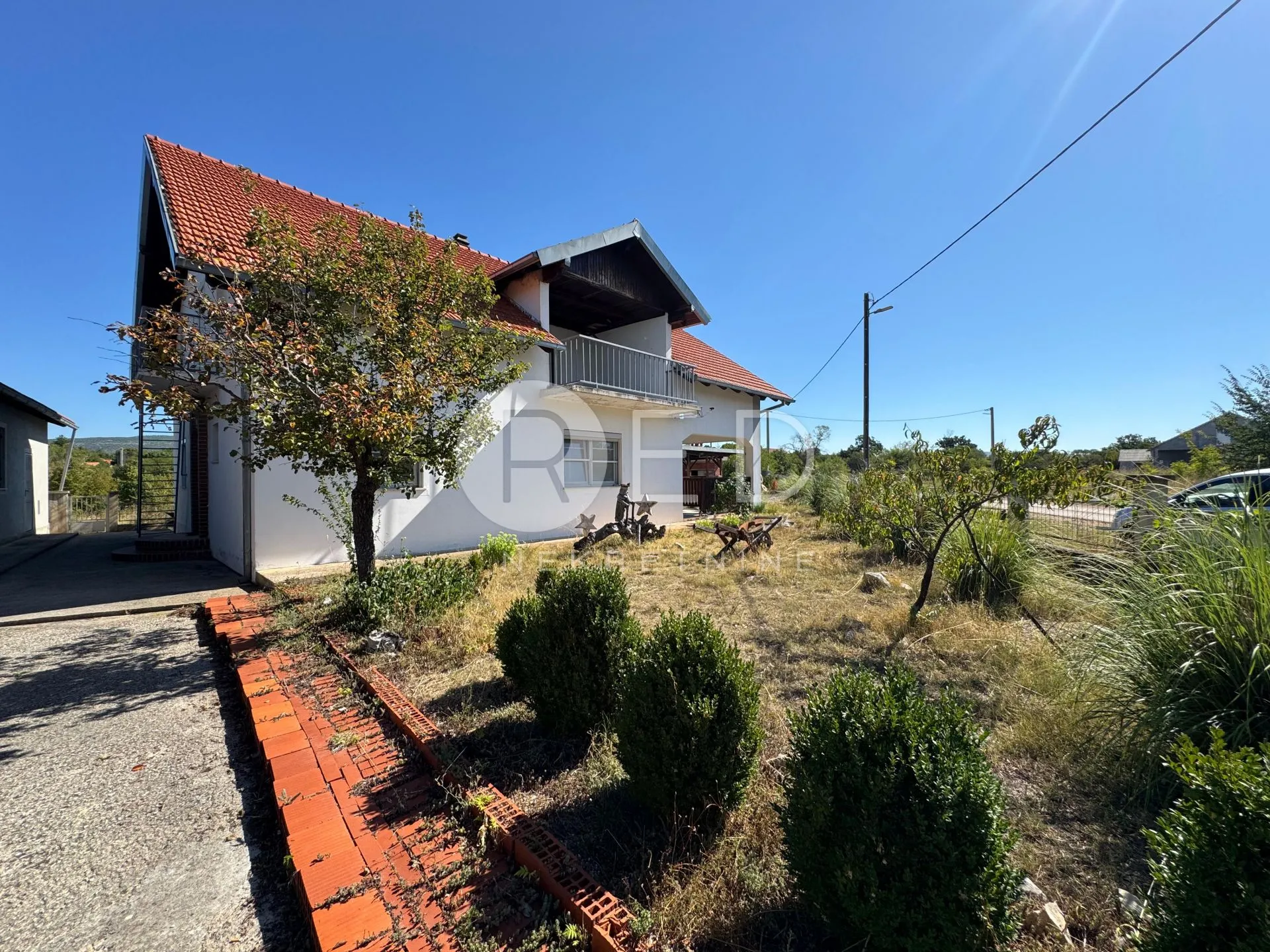 KUĆA KATNICA SA DVORIŠTEM I GARAŽOM - PLANJANJE GORNJE - cover