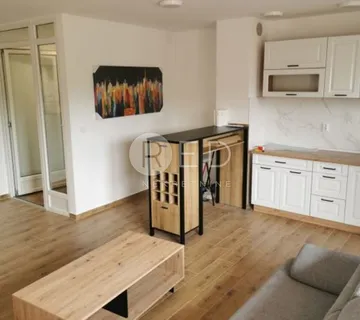 Trosobni stan 76 m2, Donji grad - cover