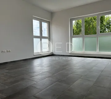 APARTMAN U BLIZINI MORA NA PRODAJU NA KATU - PRIVLAKA - cover