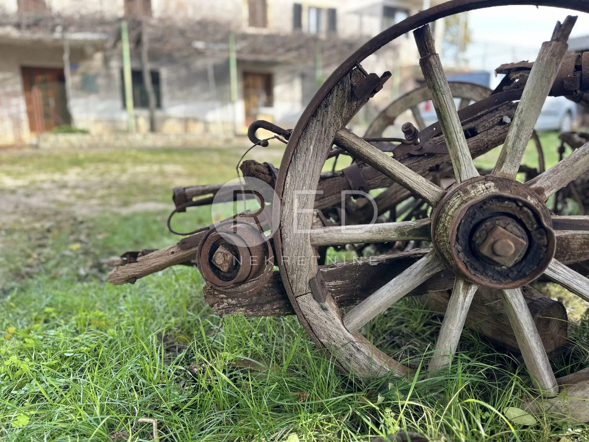 BUJE ISTRA  KAMENE KUĆE U NIZU - cover