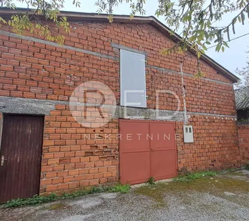 PLETERNICA GOSPODARSKA ZGRADA S DVORIŠTEM - cover