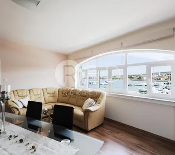 Uhodan Restoran I 2 Apartmana 5 Metara Od Mora - Bibinje, Zadar