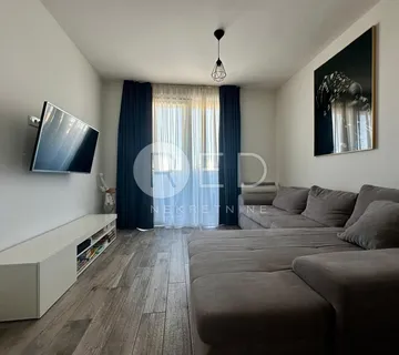 MODERAN TROSOBAN STAN NA VIŠNJIKU - POTPUNO NAMJEŠTEN + GARAŽA  - cover