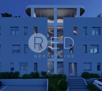 TROSOBAN STAN S KROVNOM TERASOM I POGLEDOM NA GRAD - cover