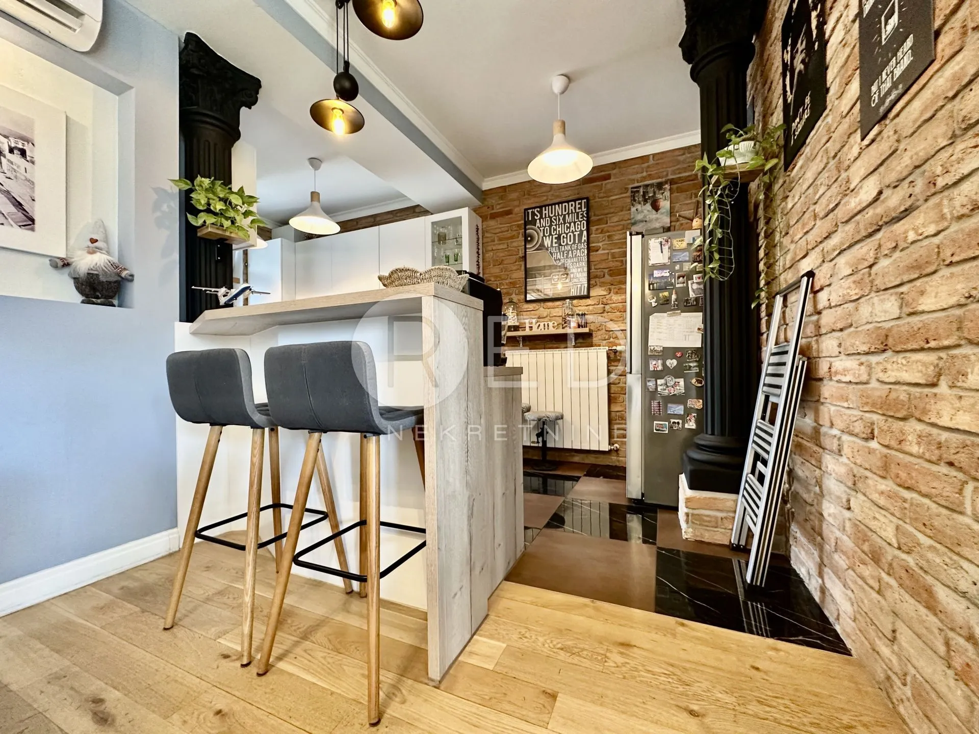 PREKRASAN STAN KVATERNIKOV TRG - cover