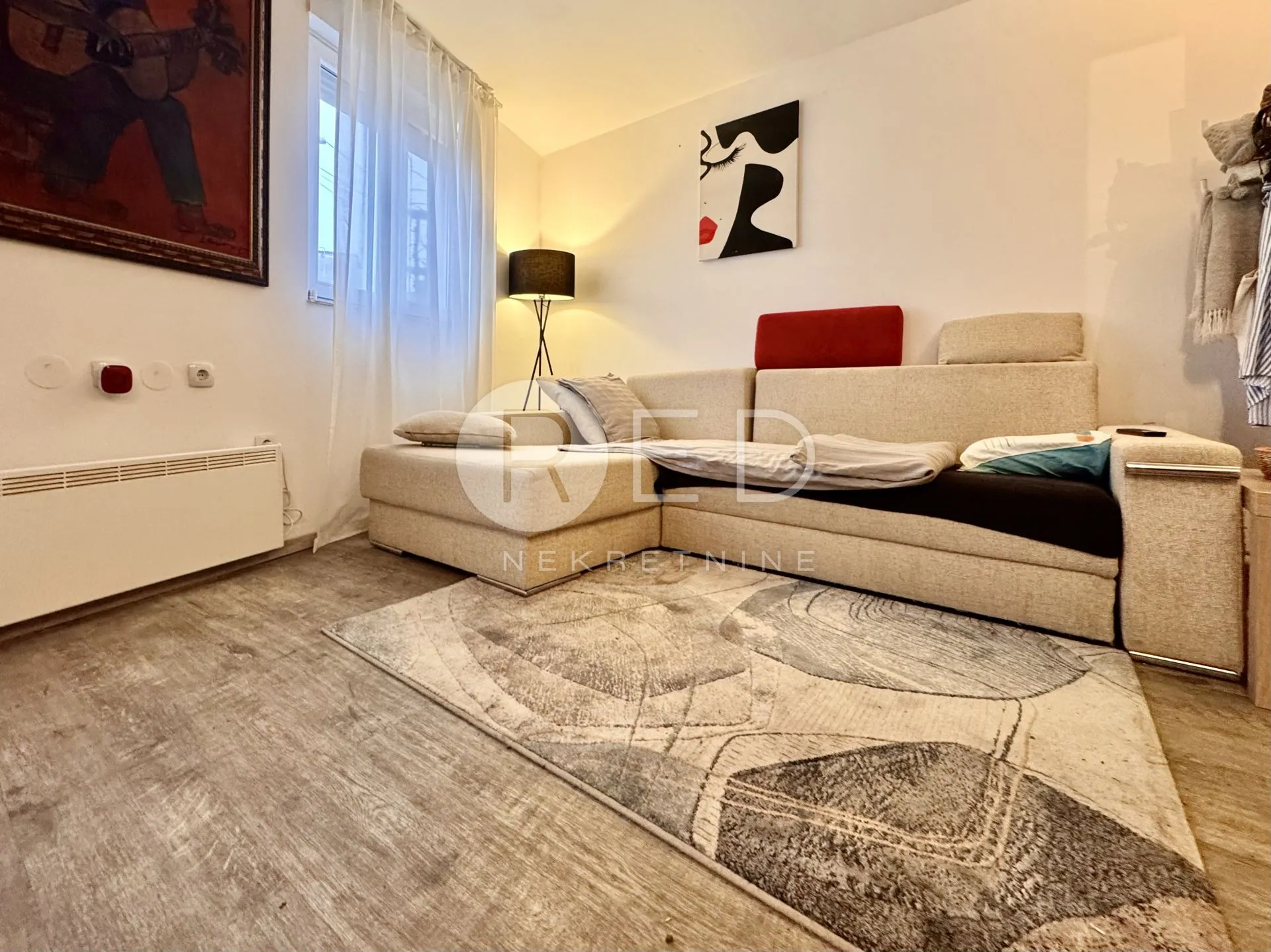 DVIJE GARSONIERE PRIZEMLJE I II.. KAT / GOTOVINA - cover