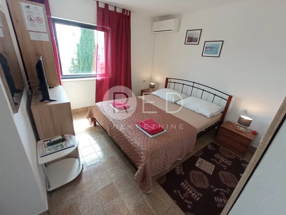 KUĆA SA 6 APARTMANA MASLENICA - cover