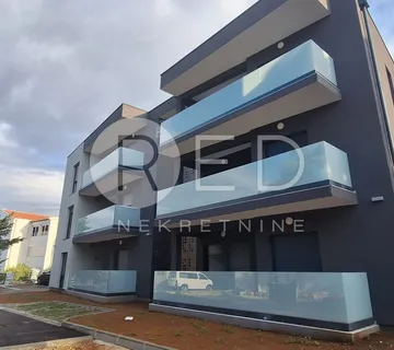 NOVOGRADNJA, TOP LOKACIJA NA MORU - cover