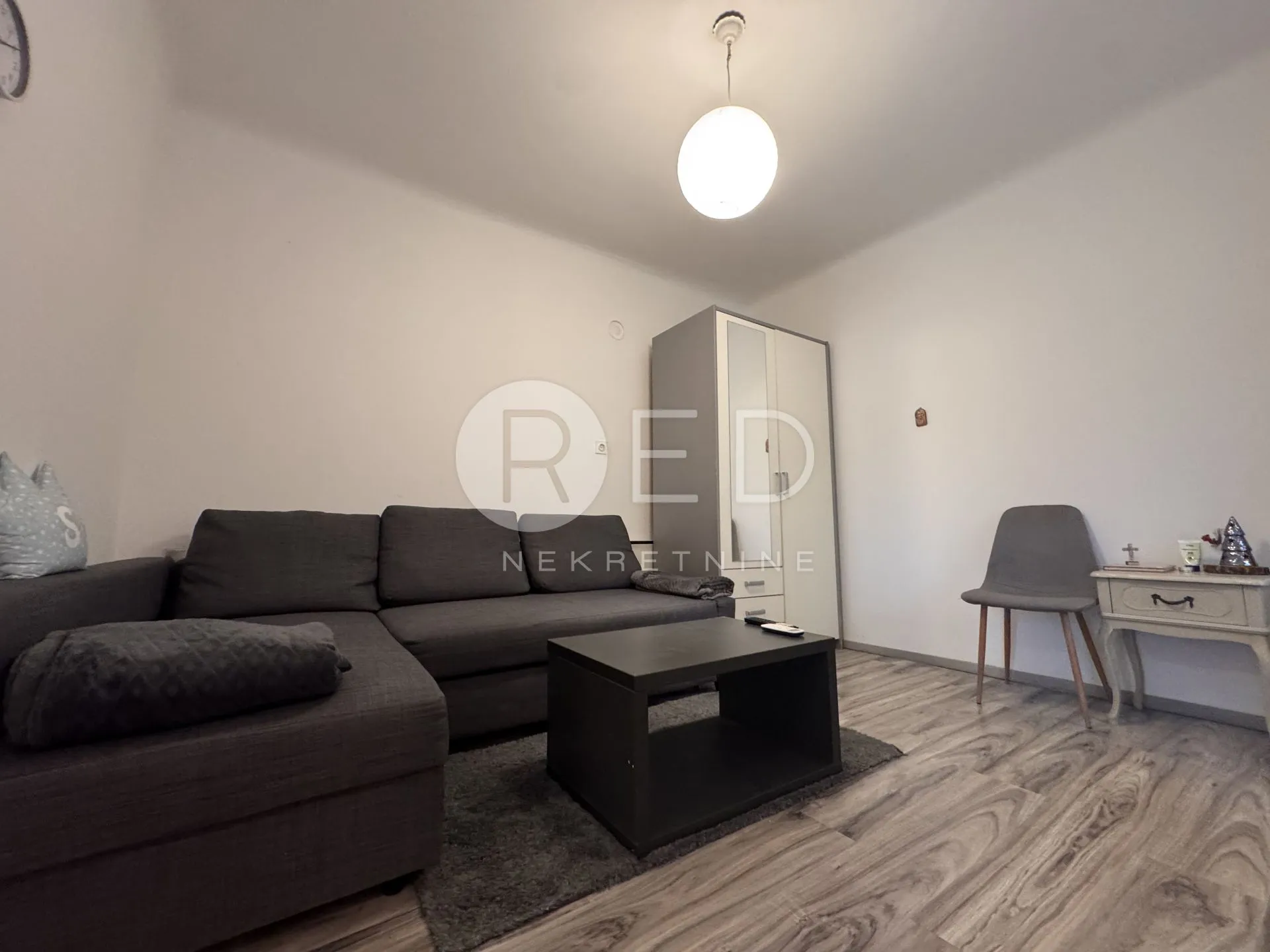 TUŠKANAC GARSONIJERA U CENTRU GRADA (IZNAD DUBRAVKINOG PUTA) - cover