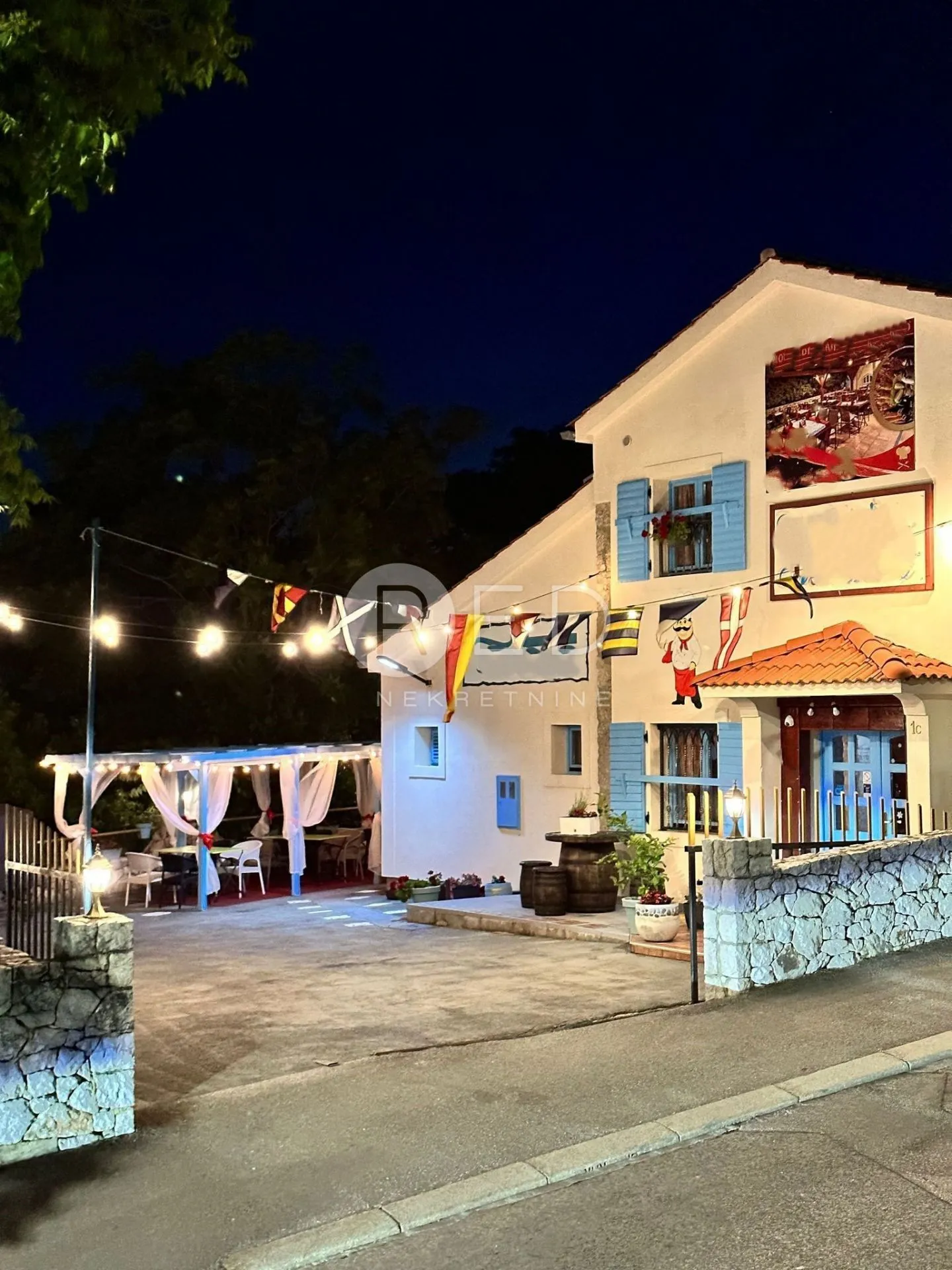 OTOK KRK, KRK - PRODAJA POTPUNO OPREMLJENOG RESTORANA, 160 m2 - cover