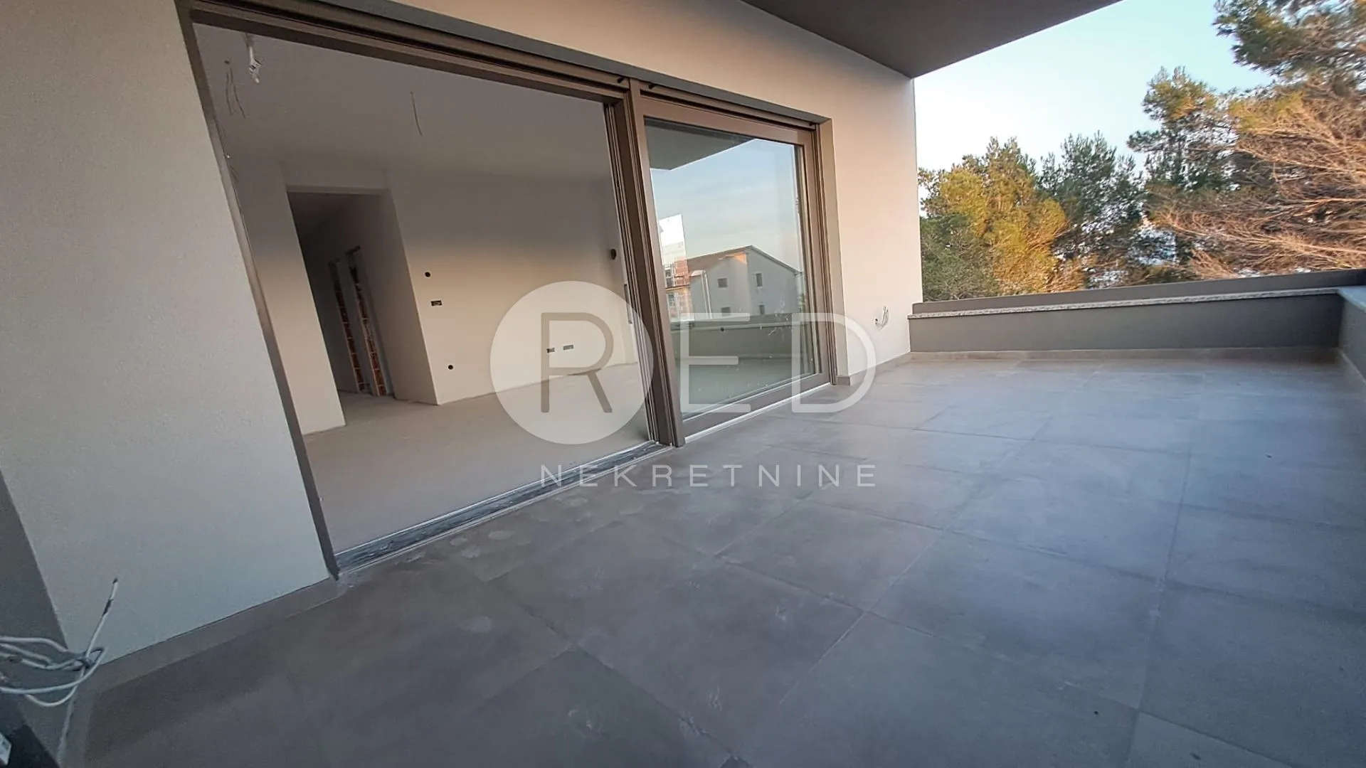 STAN 2. KAT SRIMA 91,59m2 USELJIV 7.MJ 2026. - cover